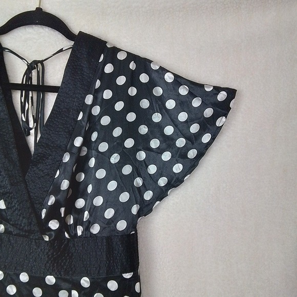 BCBGMaxazria Sateen Style Deep V Tunic Blouse Size M in Black White Polka Dot‎ - Picture 5 of 9
